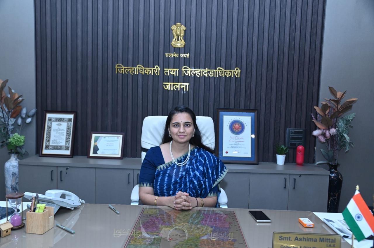 कलेक्टर आशिमा मित्तल