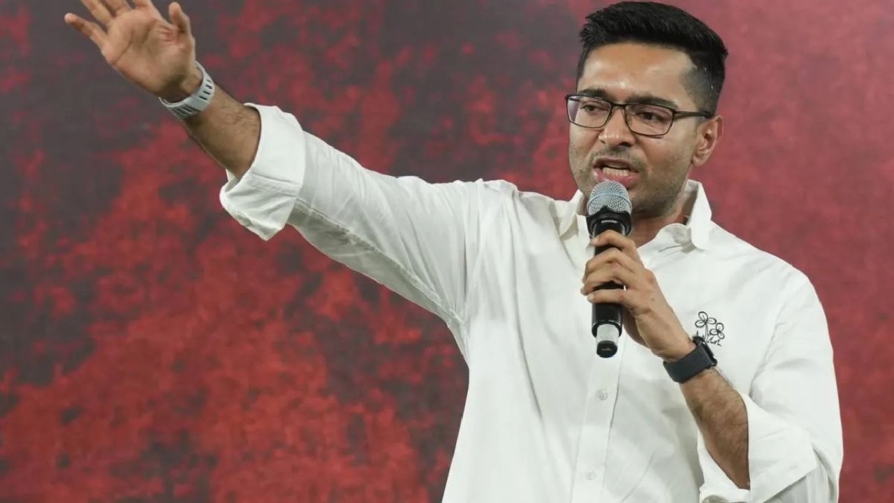 TMC सांसद अभिषेक बनर्जी पर भड़काऊ भाषण मामले में दर्ज हुई FIR