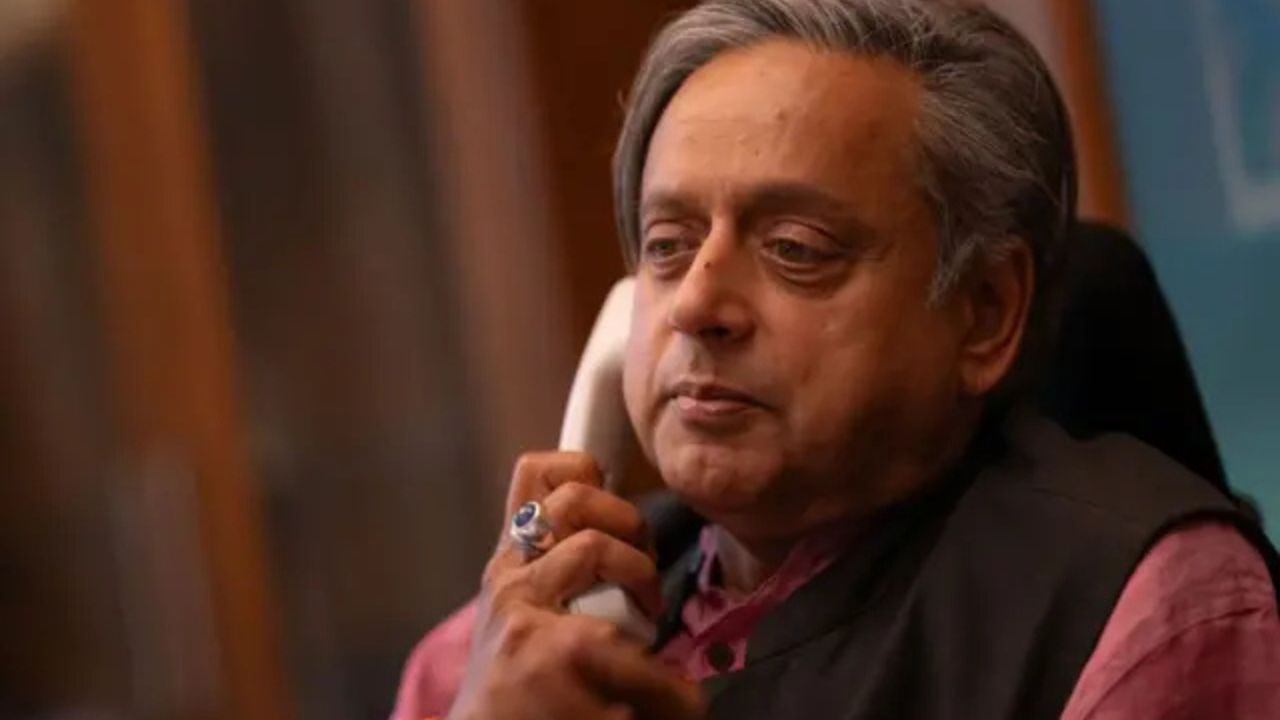 केरल में UDF सरकार बनी लेकिन शशि थरूर की गैरमौजूदगी से बढ़ी चर्चा