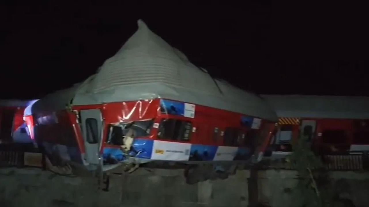 Rishikesh Train Accident: ऋषिकेश में उज्जैन एक्सप्रेस के तीन डिब्बे पटरी से उतरने से हड़कंप मचा