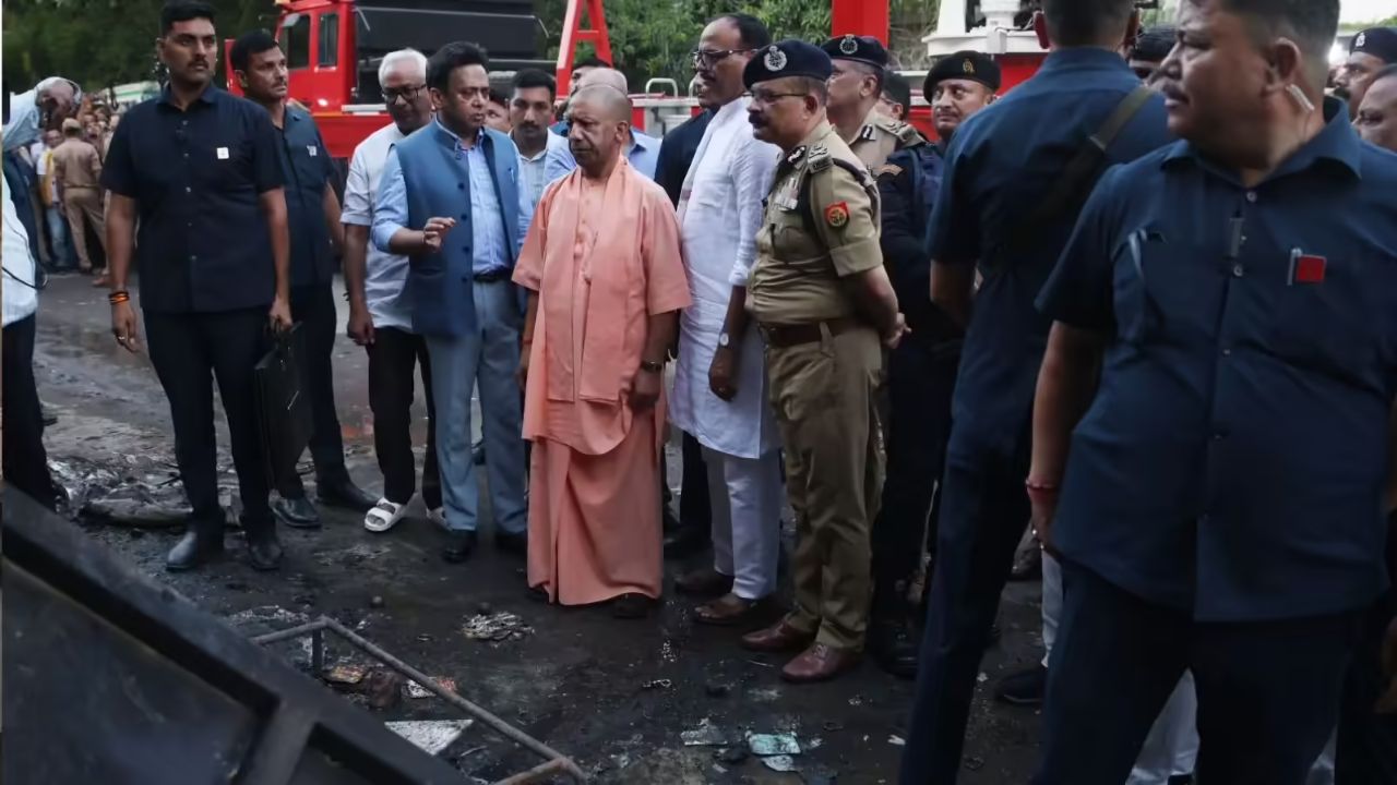 लखनऊ हादसे की जांच को दो सदस्यीय एसआईटी गठित, योगी का बड़ा फैसला