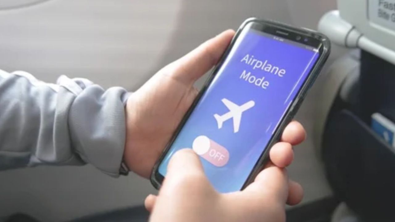 फोन चोरी के बाद Airplane Mode कितना सुरक्षित? चौंका देगी यह जानकारी - NewsNation Online फोन चोरी के बाद Airplane Mode कितना सुरक्षित? चौंका देगी यह जानकारी
