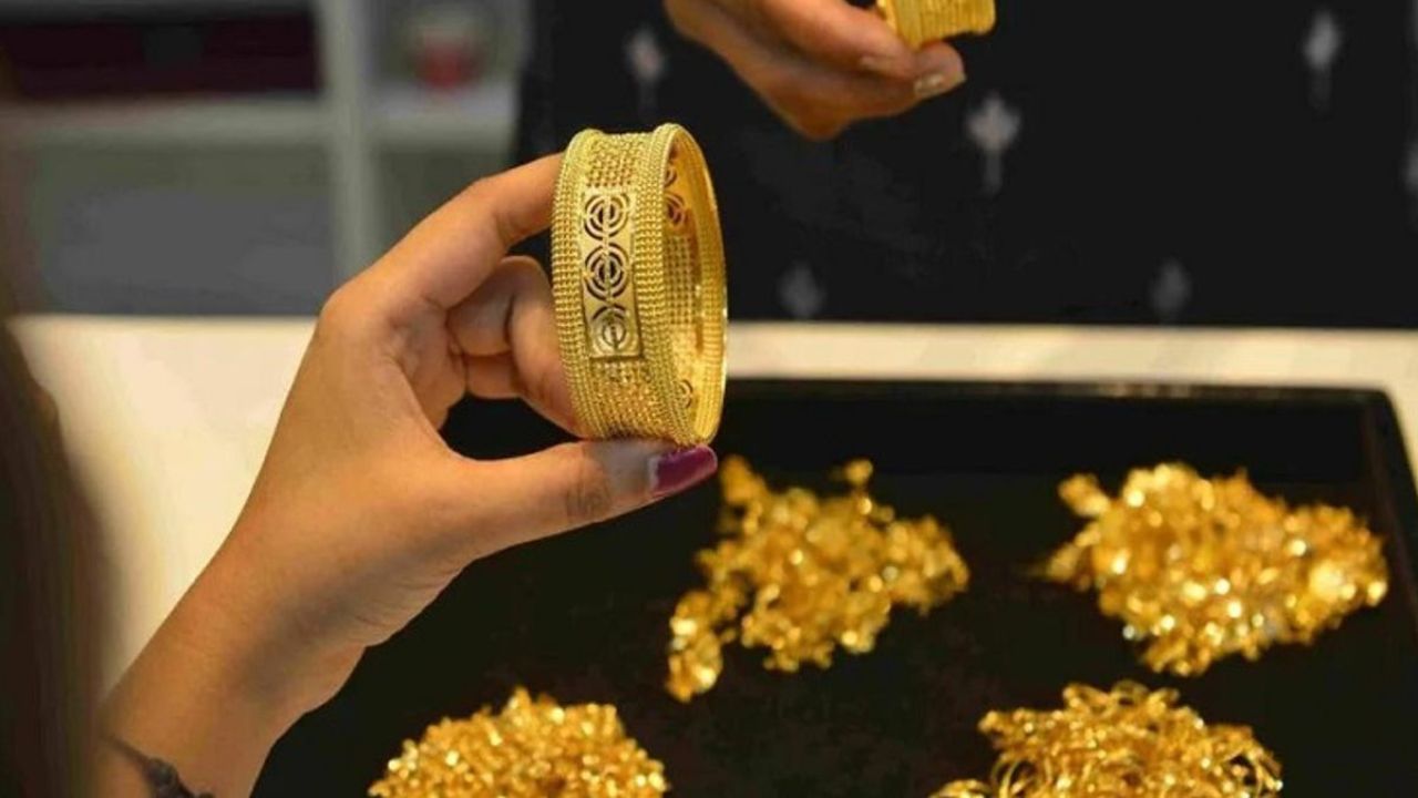 Gold Price Today: सोना हुआ सस्ता, चांदी ने बनाई नई ऊंचाई, जानिए 24 जुलाई के ताजा भाव