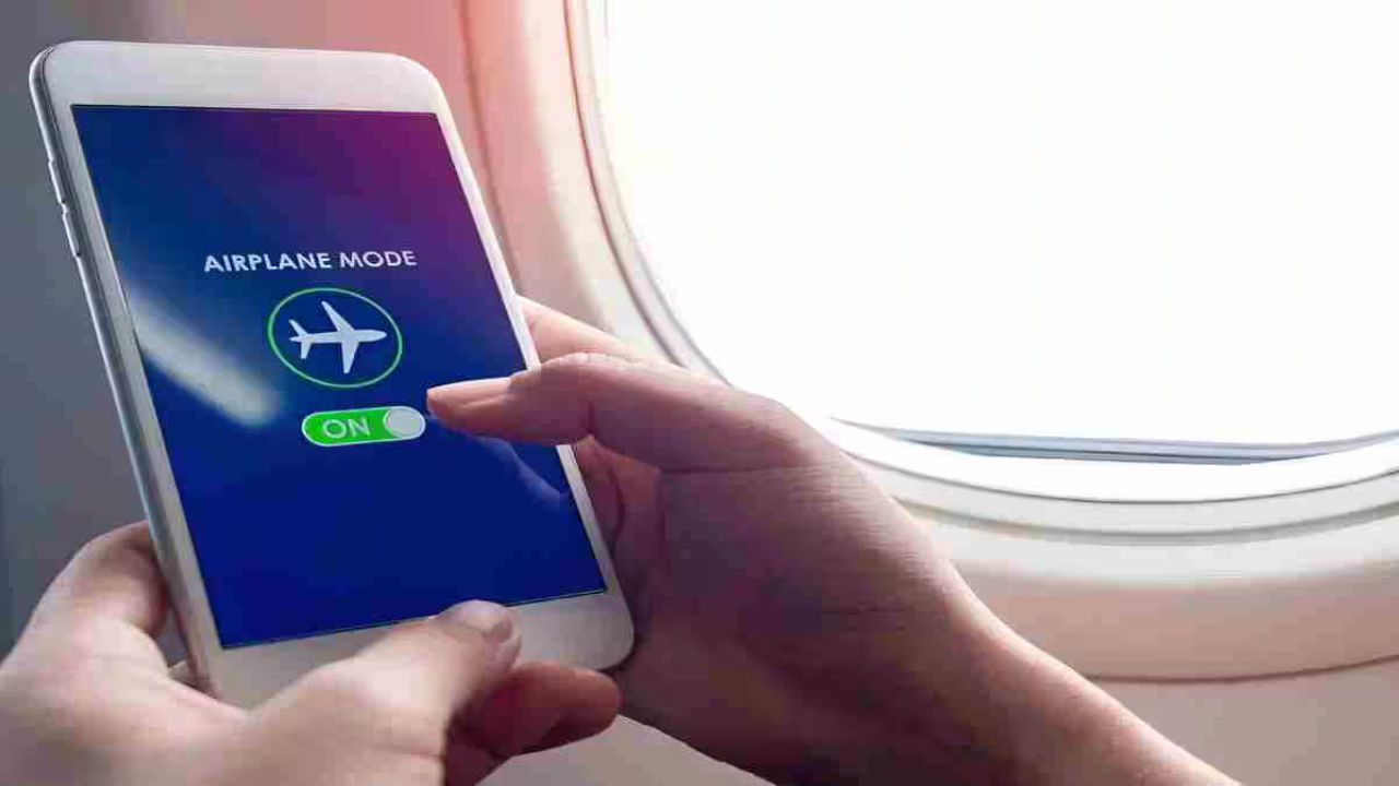 Airplane Mode में फोन चार्ज करना कितना फायदेमंद? जानिए क्या सच में बढ़ जाती है चार्जिंग स्पीड
