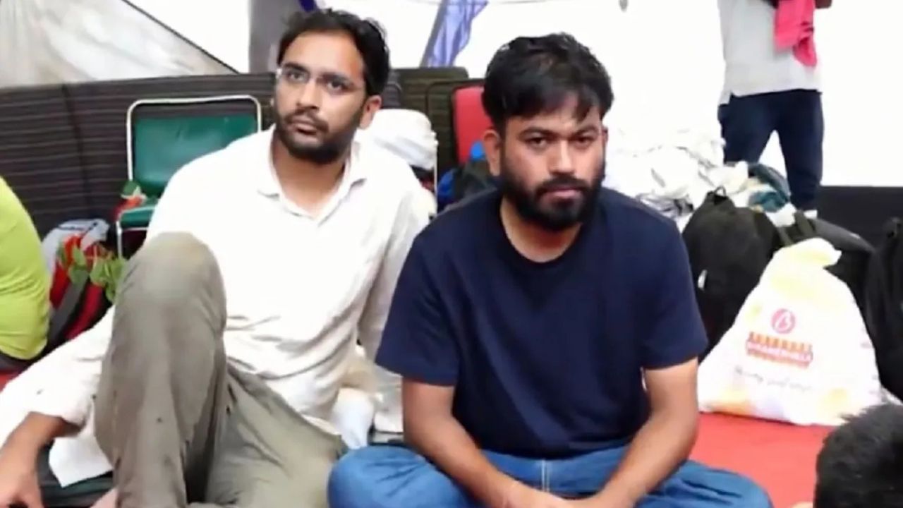 संसद मार्च के बाद अभिजीत दीपके ने मांगी माफी, घायल छात्रों से संपर्क की अपील