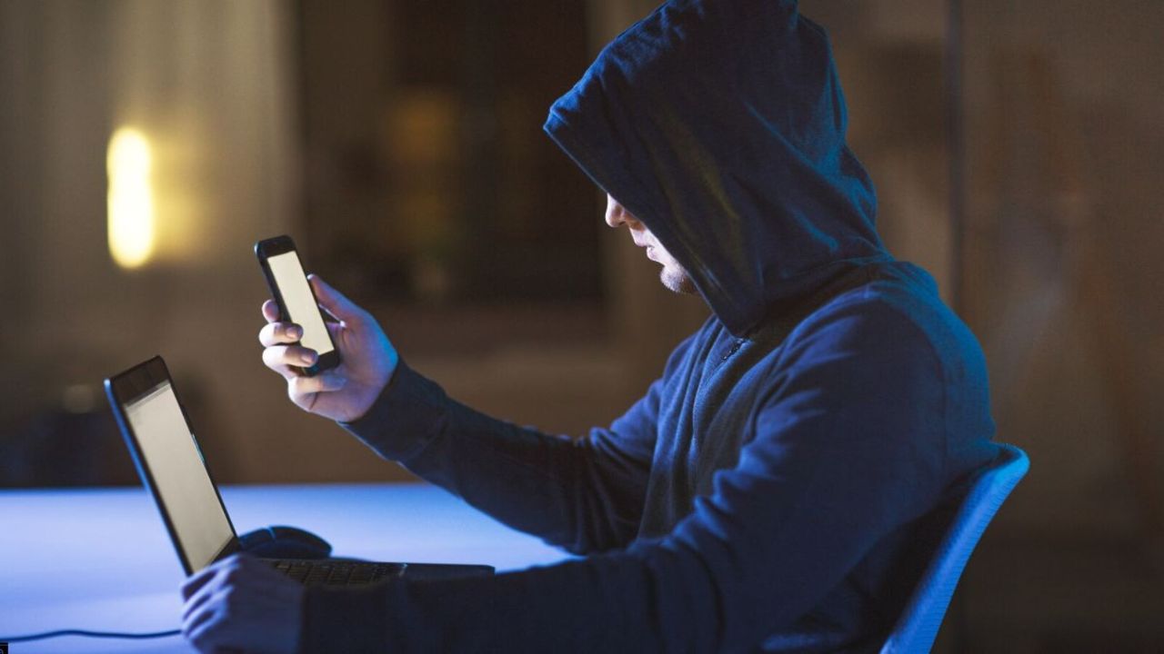 iPhone और Android यूजर्स पर बड़ा साइबर खतरा, 5 अरब डिवाइस हो सकते हैं प्रभावित