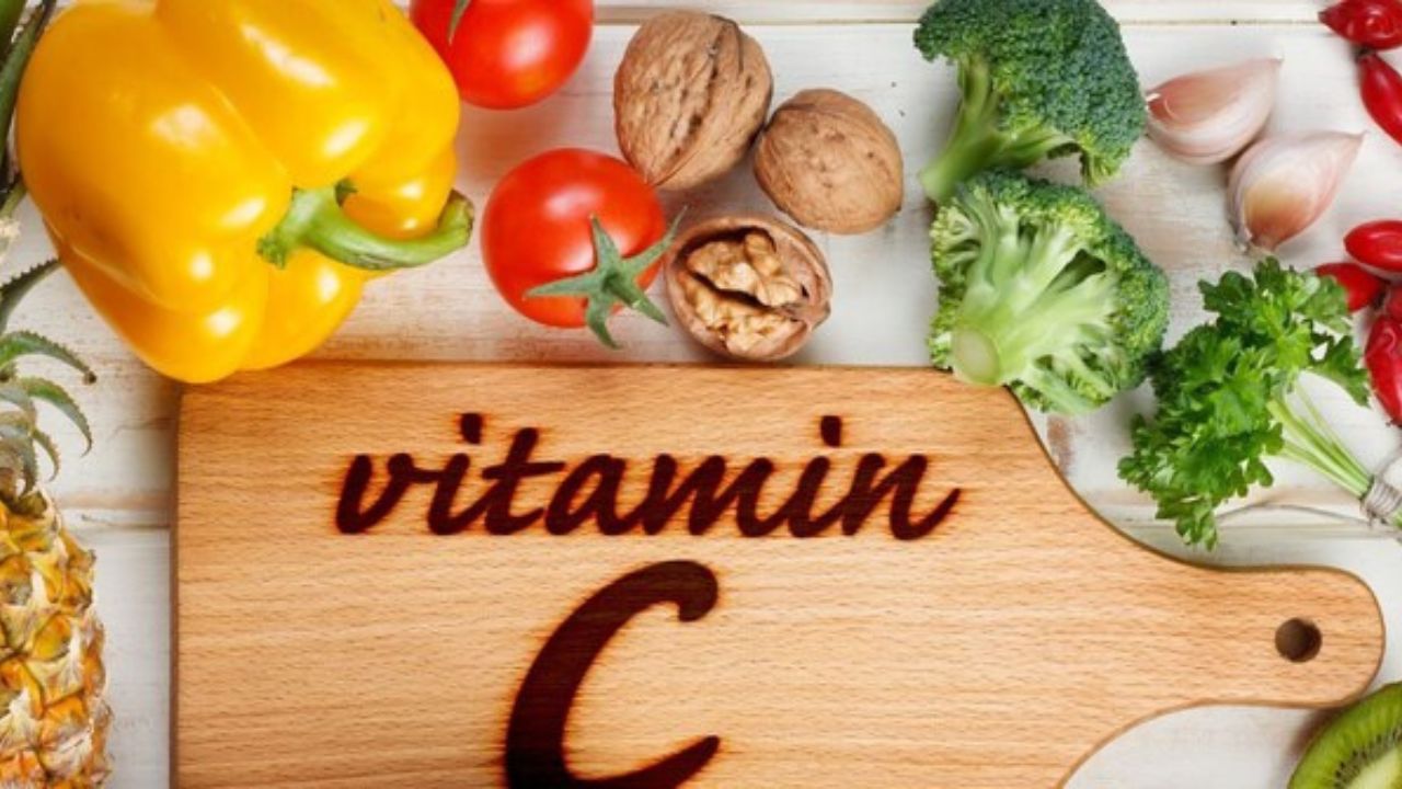 Vitamin C की कमी दूर करने के लिए रोज पिएं ये 5 हेल्दी जूस, इम्यूनिटी होगी मजबूत और शरीर रहेगा फिट