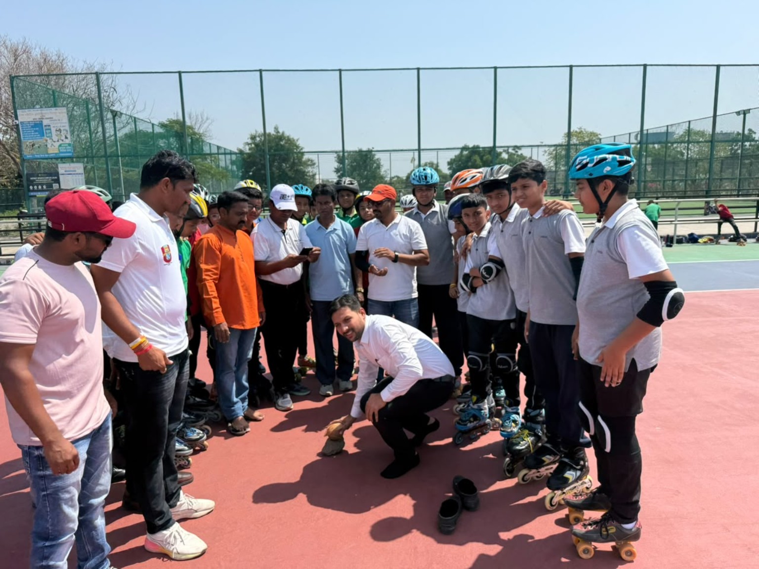 जालना जिला स्तरीय शालेय रोल बॉल प्रतियोगिता में खिलाड़ी और आयोजक