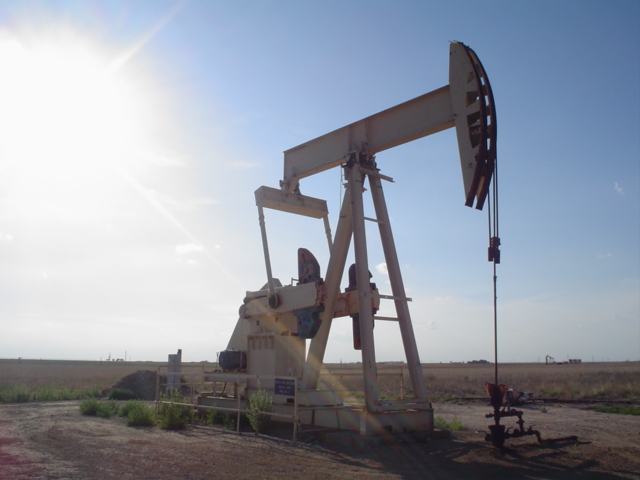Oil well - NewsNation Online Oil extraction equipment, illustrative image for energy markets