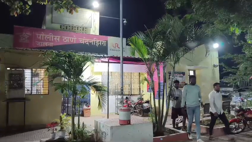 जालना में चंदनझिरा पुलिस थाने के भवन का रात्रिकालीन दृश्य