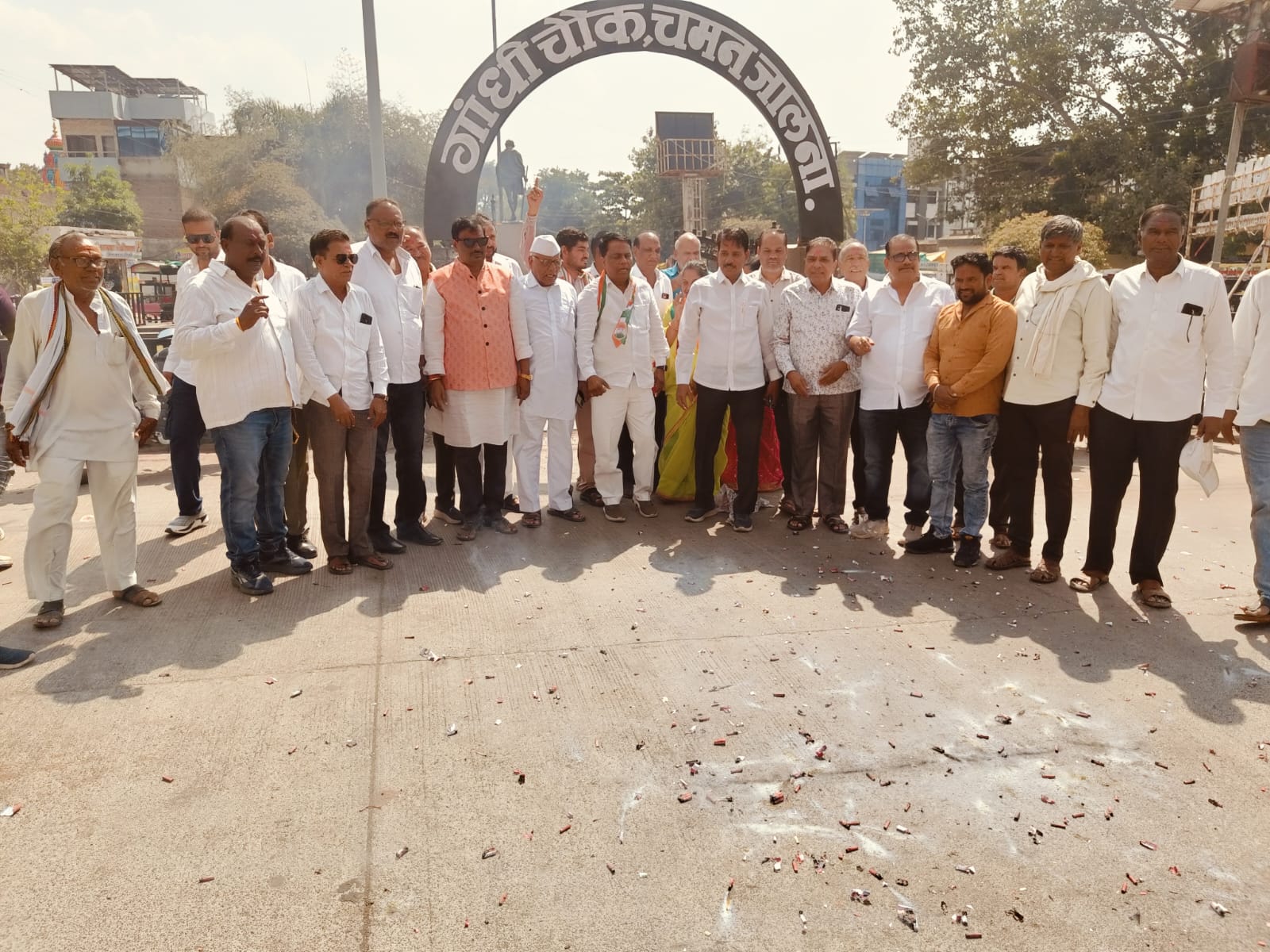जालना में कांग्रेस का विजय उत्सव - NewsNation Online जालना गांधी चौक में कांग्रेस पदाधिकारी विजय का जश्न मनाते हुए