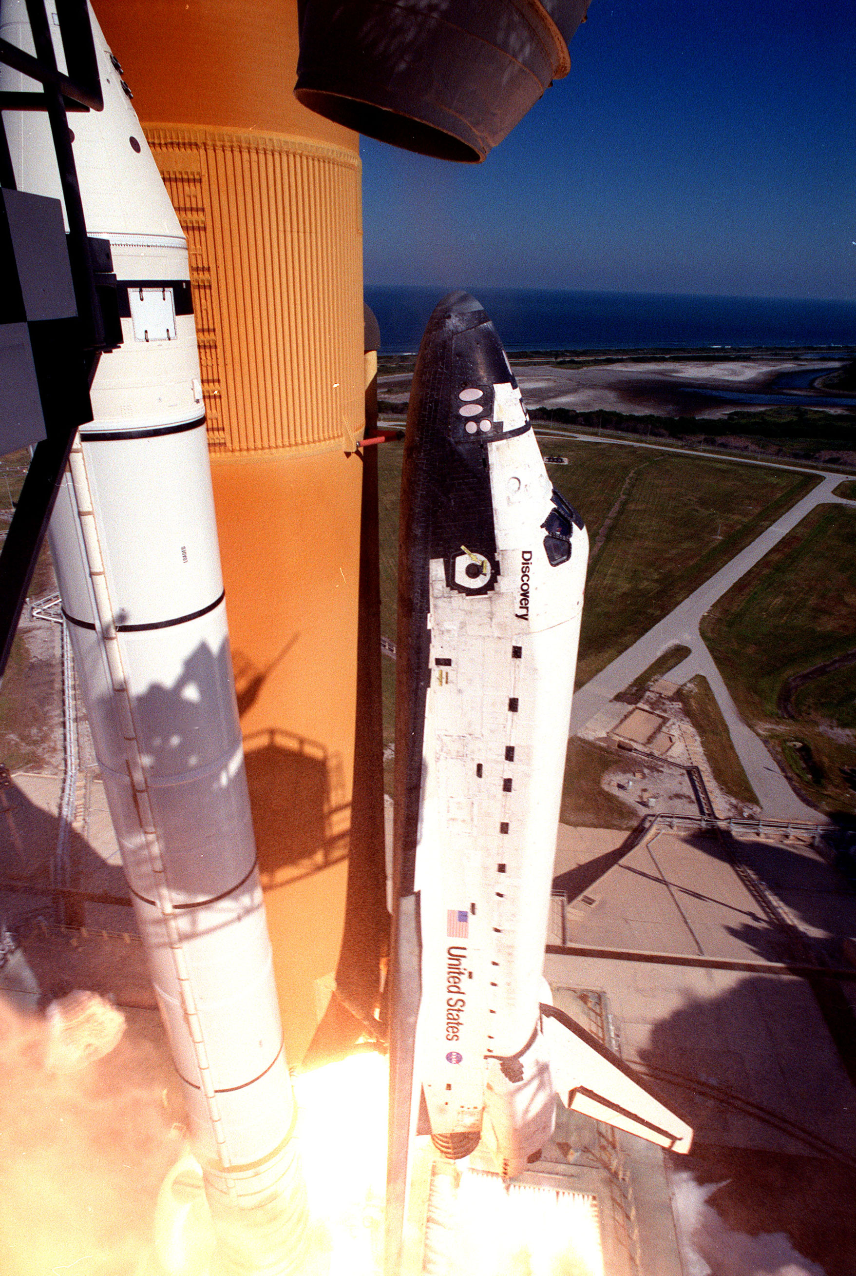 Space Shuttle Discovery STS-95 launch on October 29 1998 - NewsNation Online NASA Space Shuttle Discovery lifts off on the STS-95 mission on October 29, 1998, carrying John Glenn