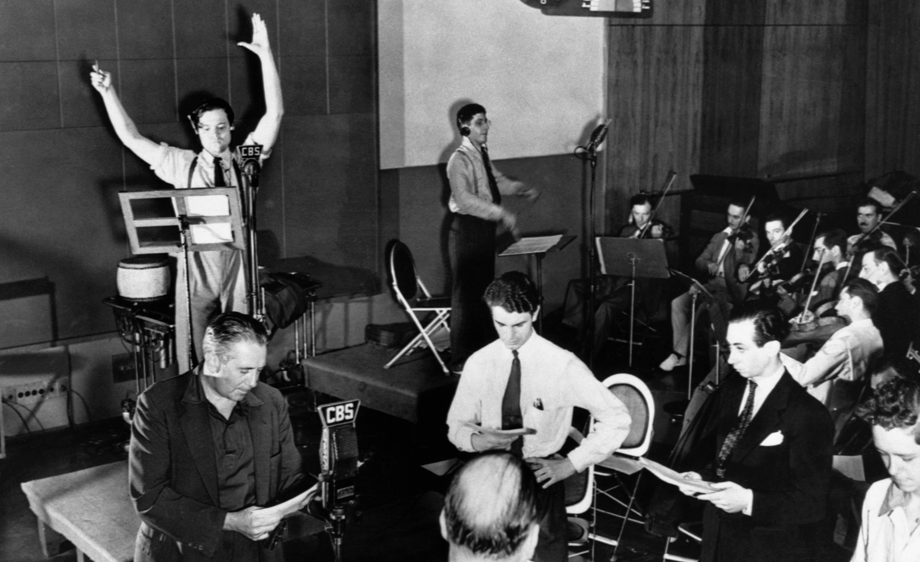 Orson Welles and the Mercury Theatre radio cast in a 1938 rehearsal, a period photograph related to The War of the Worlds broadcast
