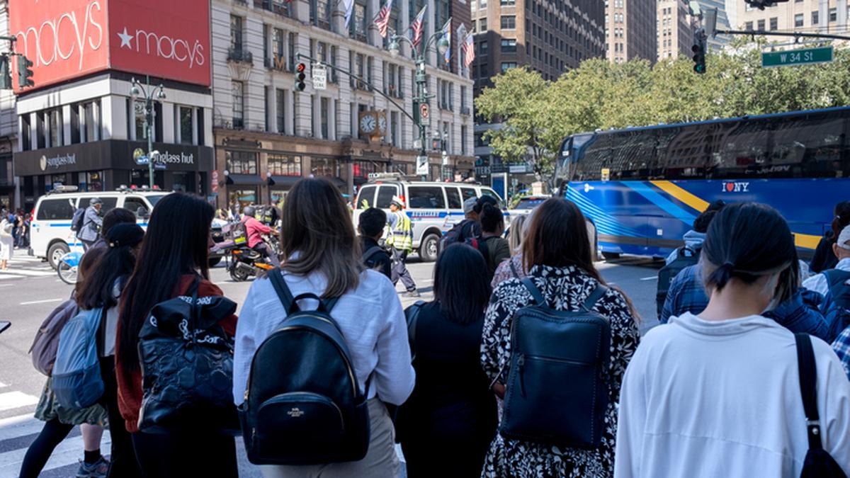 Trump mulling $1,00,000 fee for students keen to work in U.S. after graduation: report
