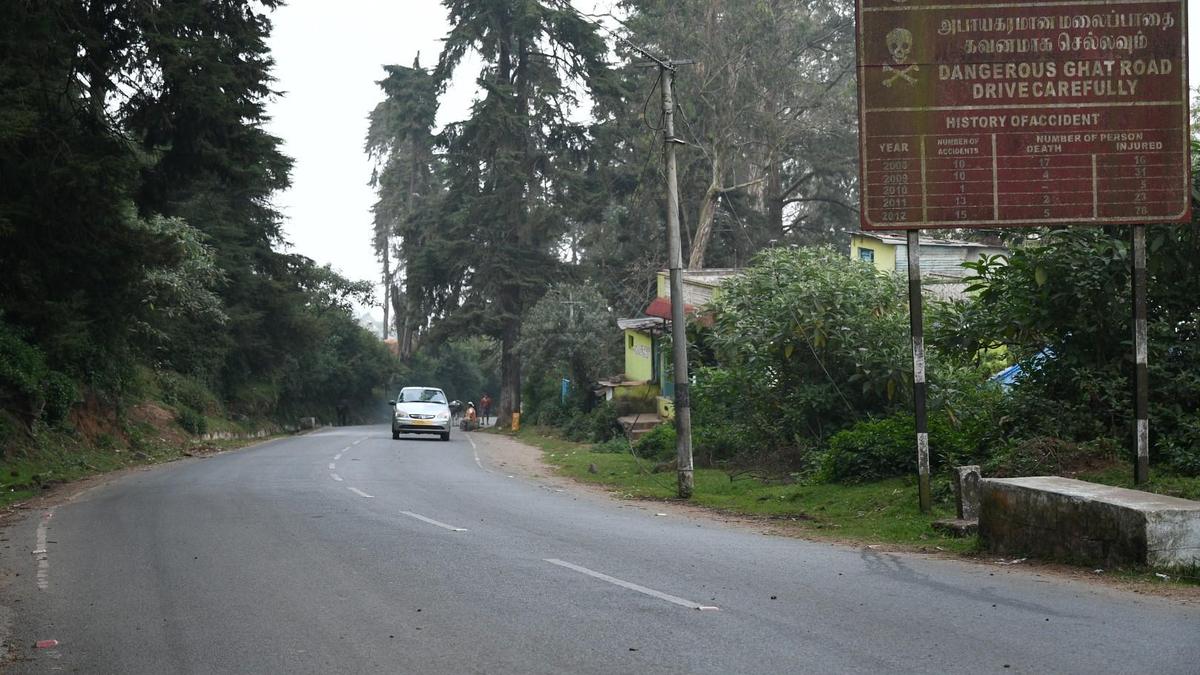 Nilgiris district administration closes Kalhatty Ghat Road to tourists again