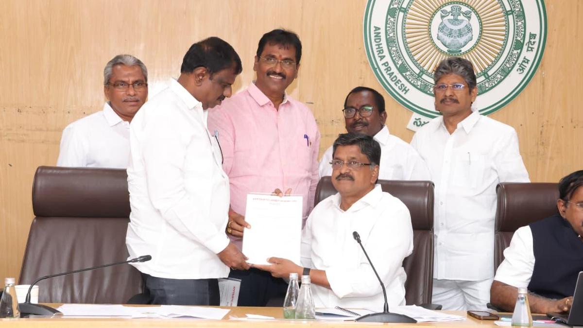 APSRTC employees’ JAC seeks settlement of long-pending demands